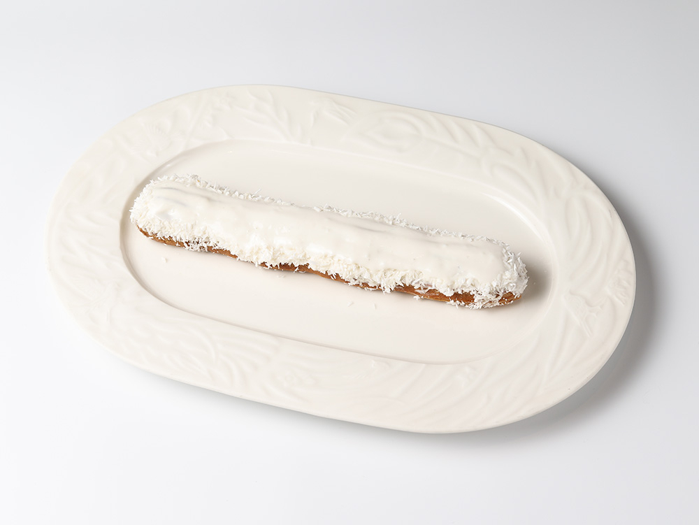 Эклер с ванильным кремом