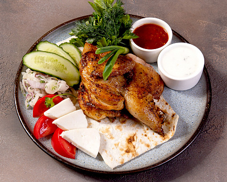 Цыпленок корнишон с овощами и домашним сыром