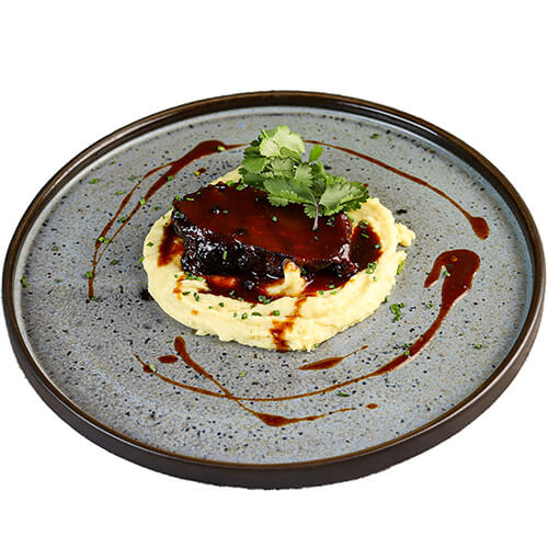 Томлёные щечки Тонкацу с картофельным пюре