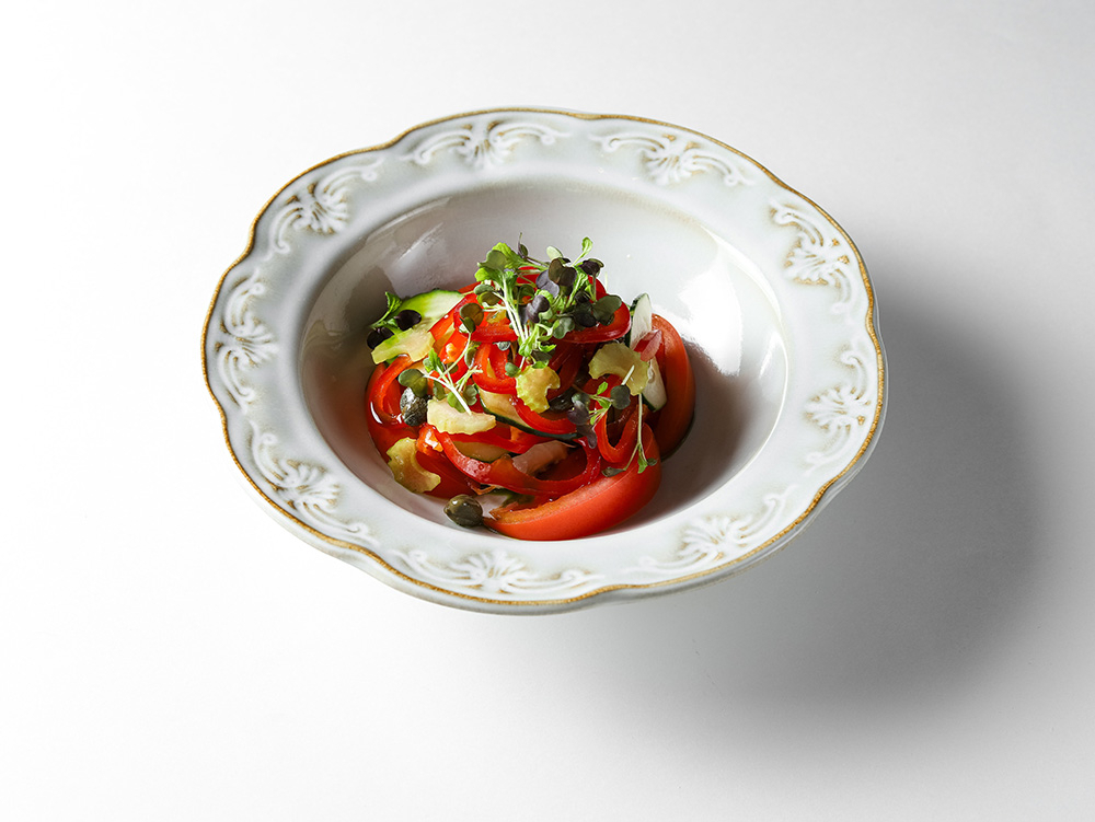 Домашние овощи с кремом из оливок