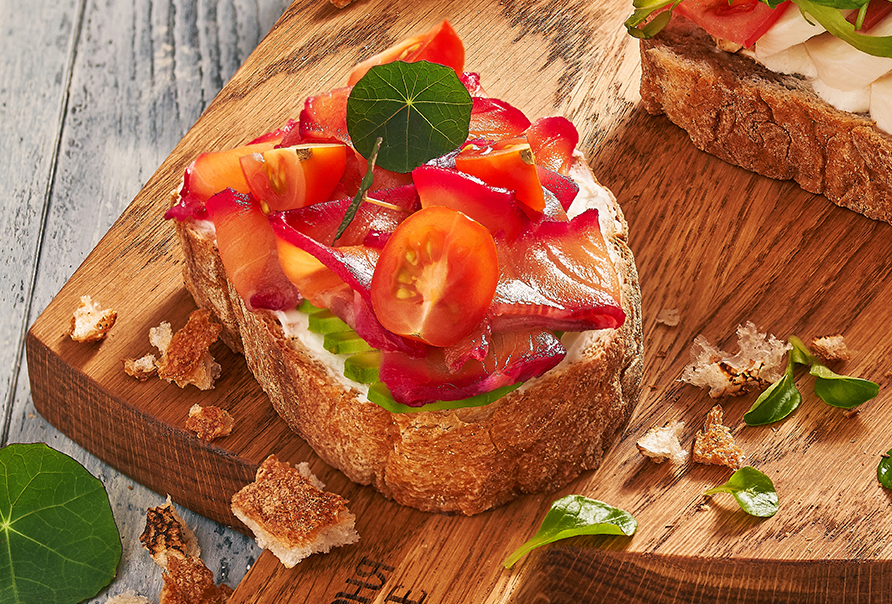 Бутер с семгой и авокадо