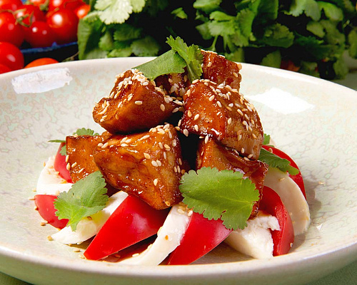 Салат Хрустящий баклажан с томатами