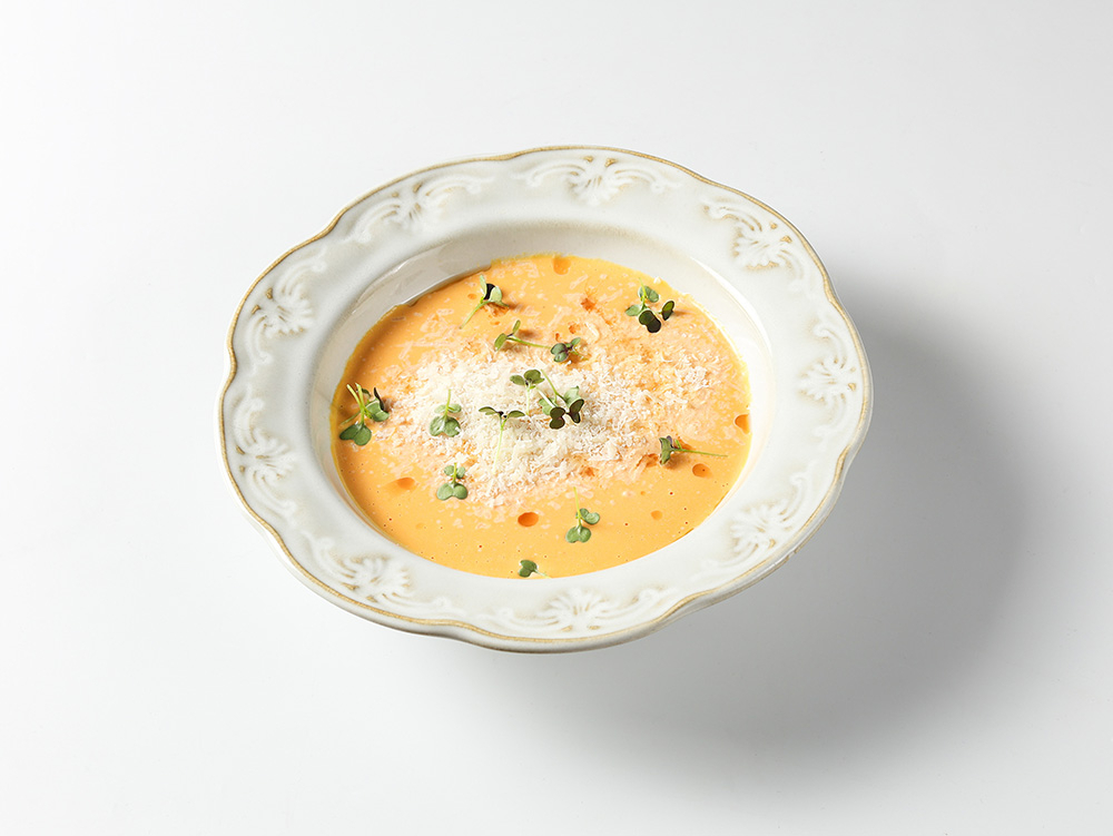 Крем-суп из тыквы с выдержанным пармезаном