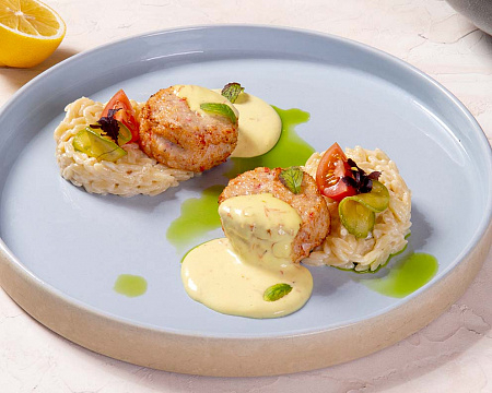 Биточки с креветками и крабом