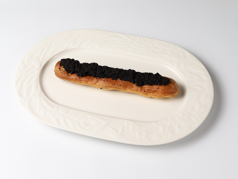 Эклер с маком