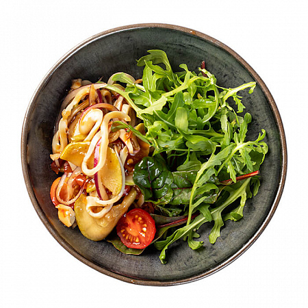 Салат с кальмаром и печеным перцем