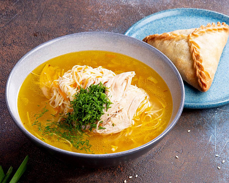 Домашняя лапша с курицей и треугольником