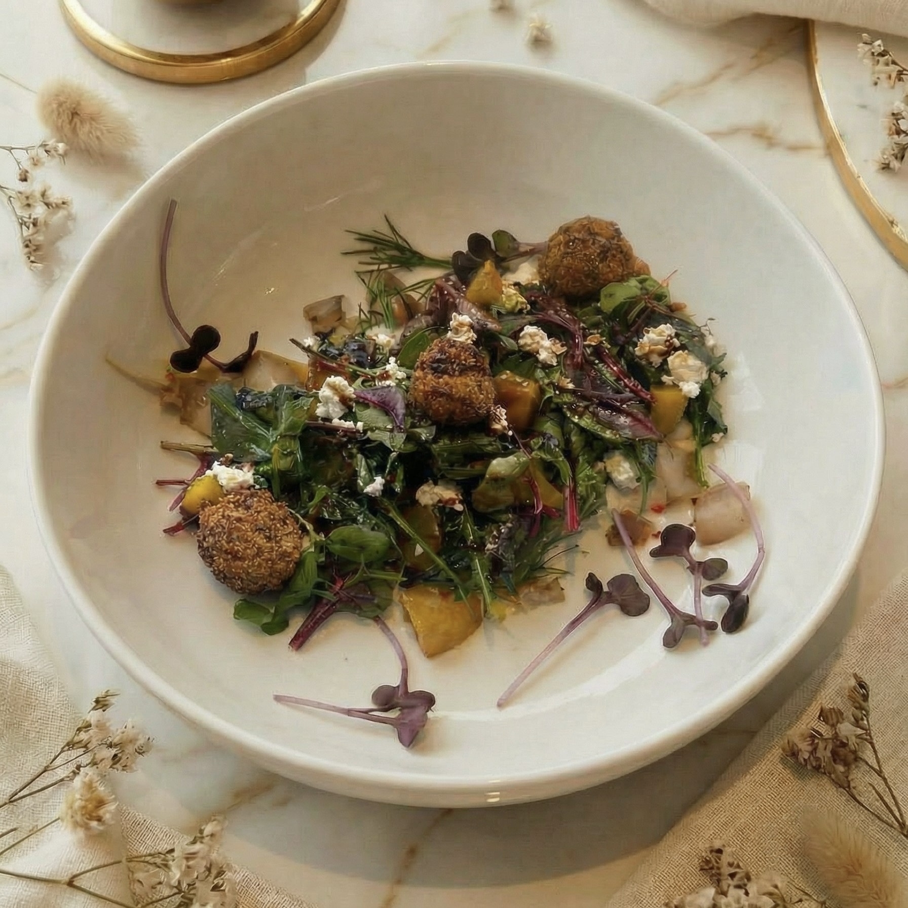 Салат с баклажаном сыром и грушей