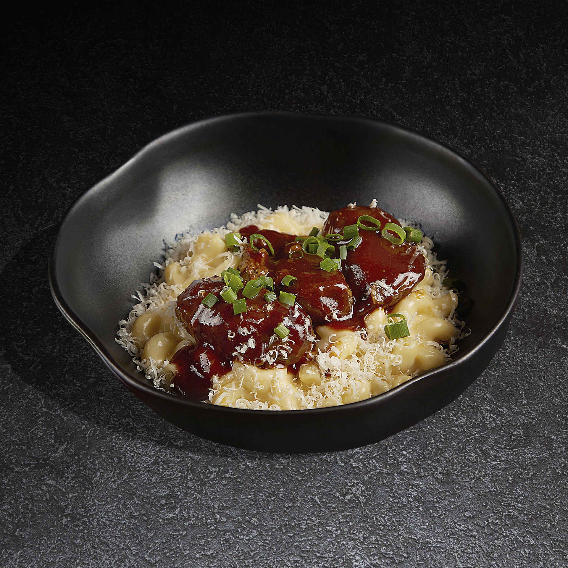 Свиные щечки bbq с mac and cheese