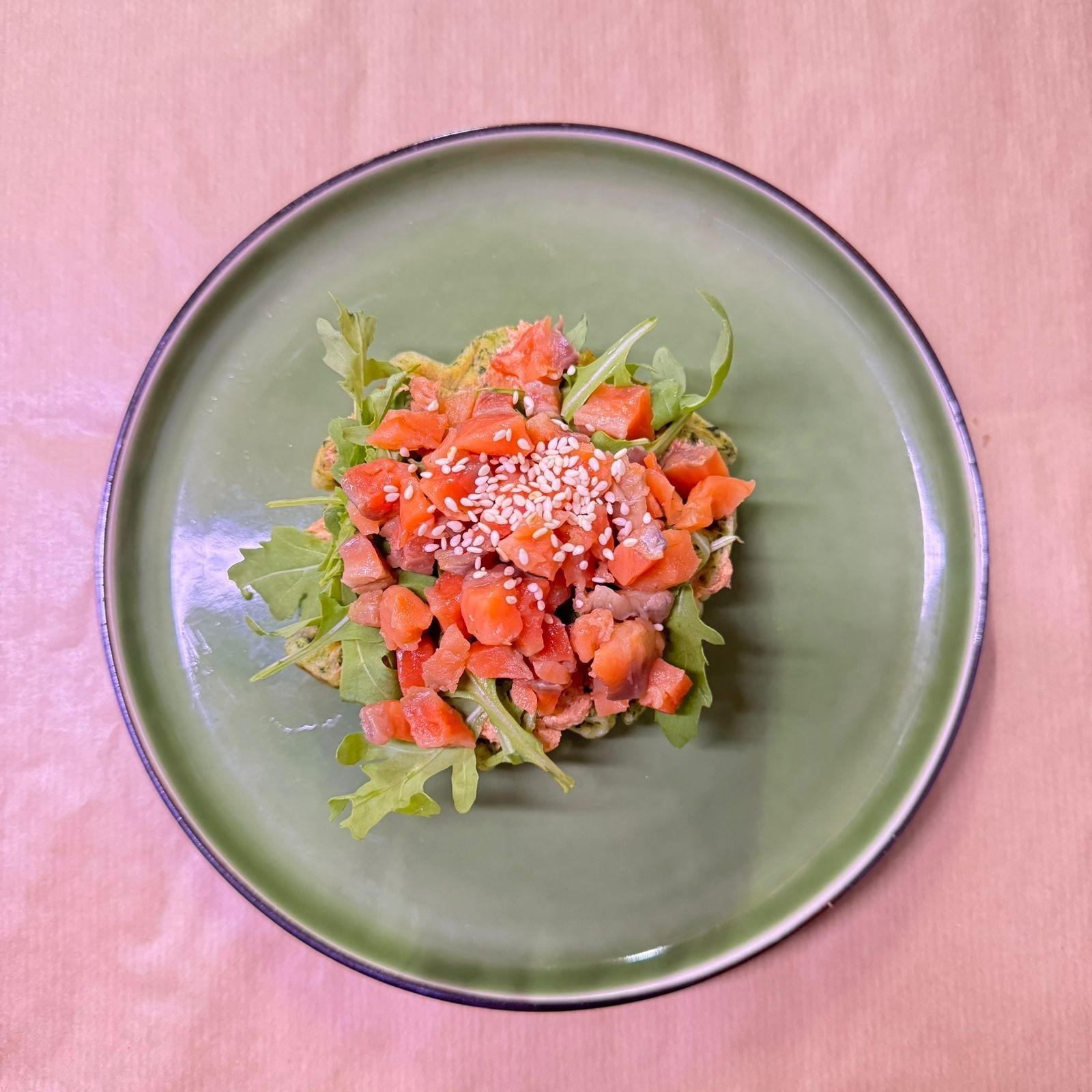 ВАФЛИ шпинатные с тар-таром из лосося