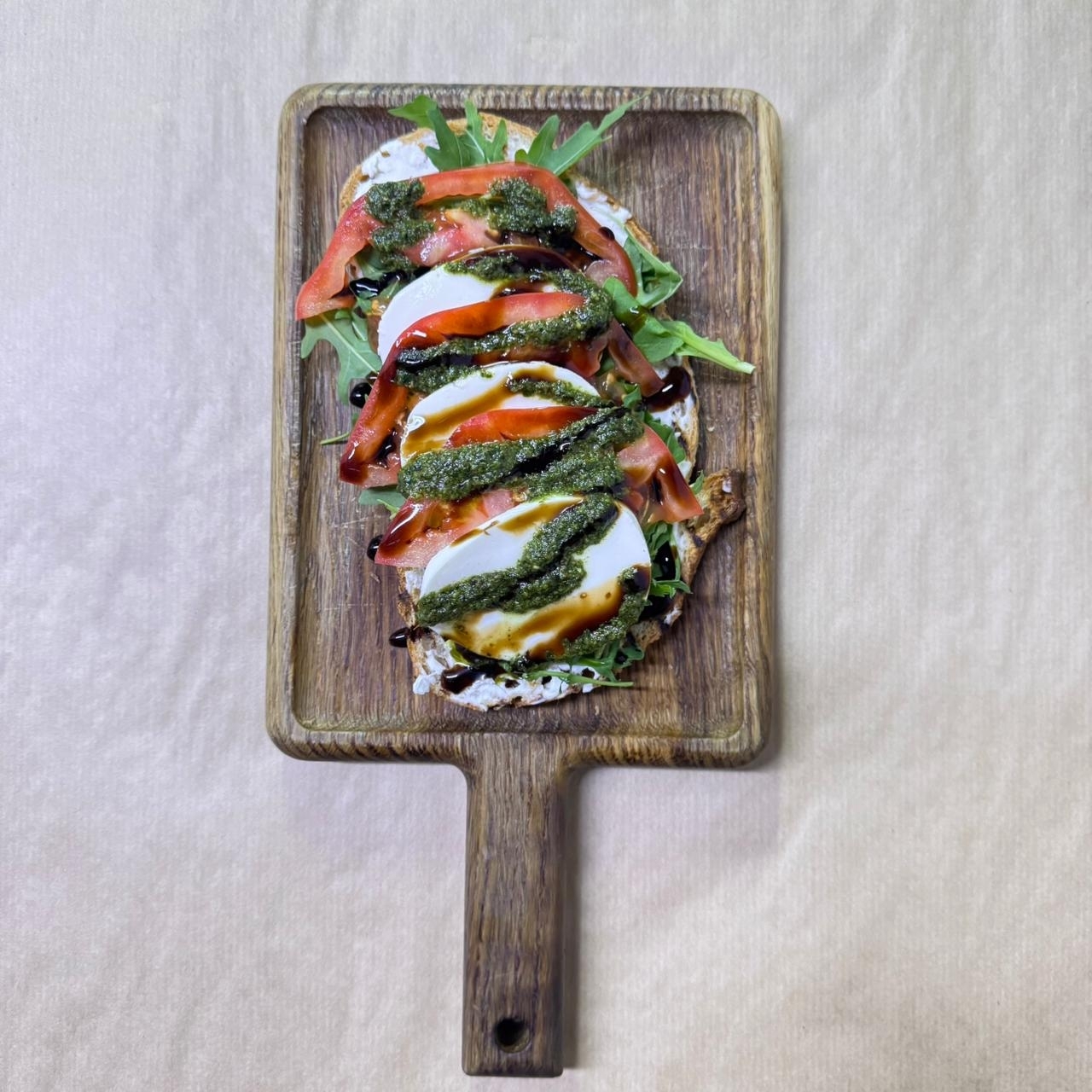 БРУСКЕТТА с томатами и моцареллой