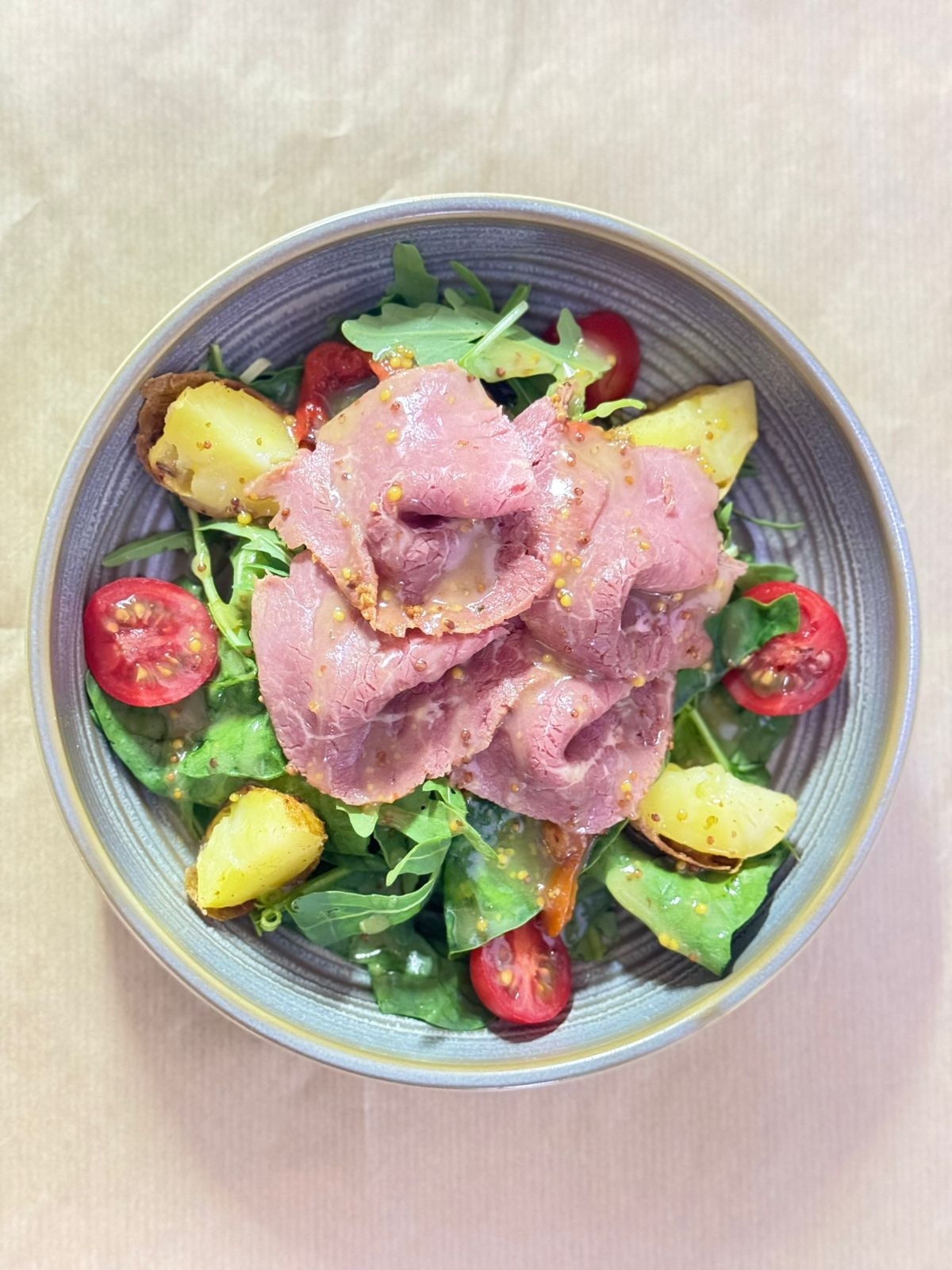 Салат с ростбифом