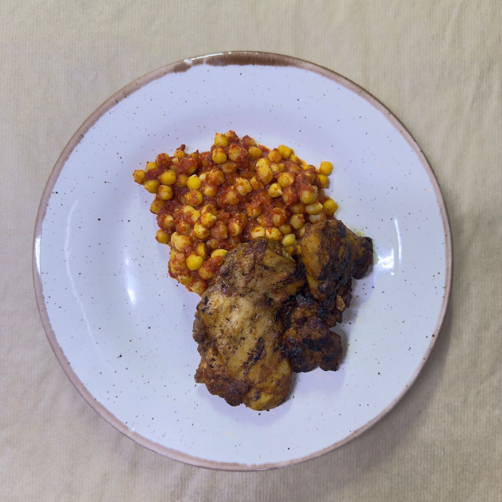 КУРИНОЕ БЕДРО  в аджике с нутом в томатном соусе