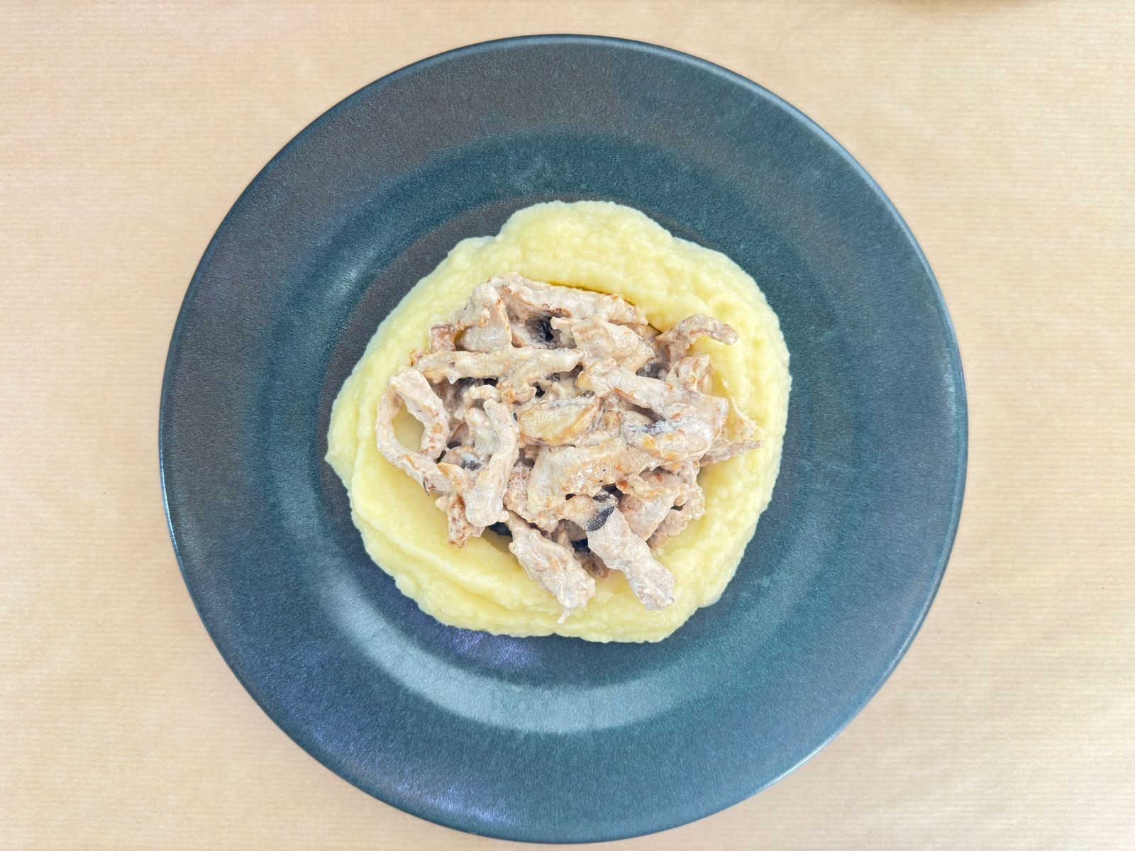 БЕФСТРОГАНОВ со свининой и картофельным пюре