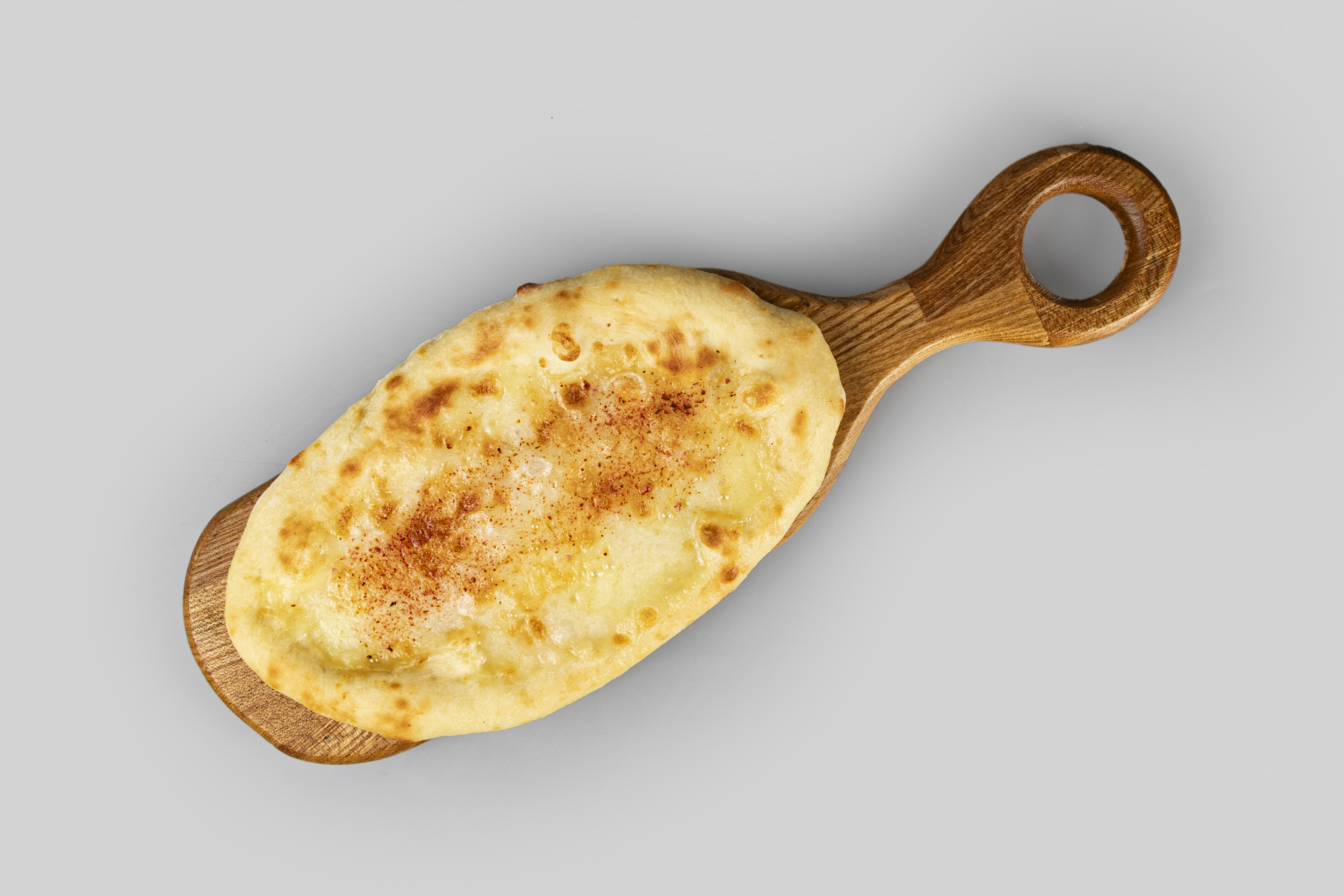 Сырная лепешка с солью