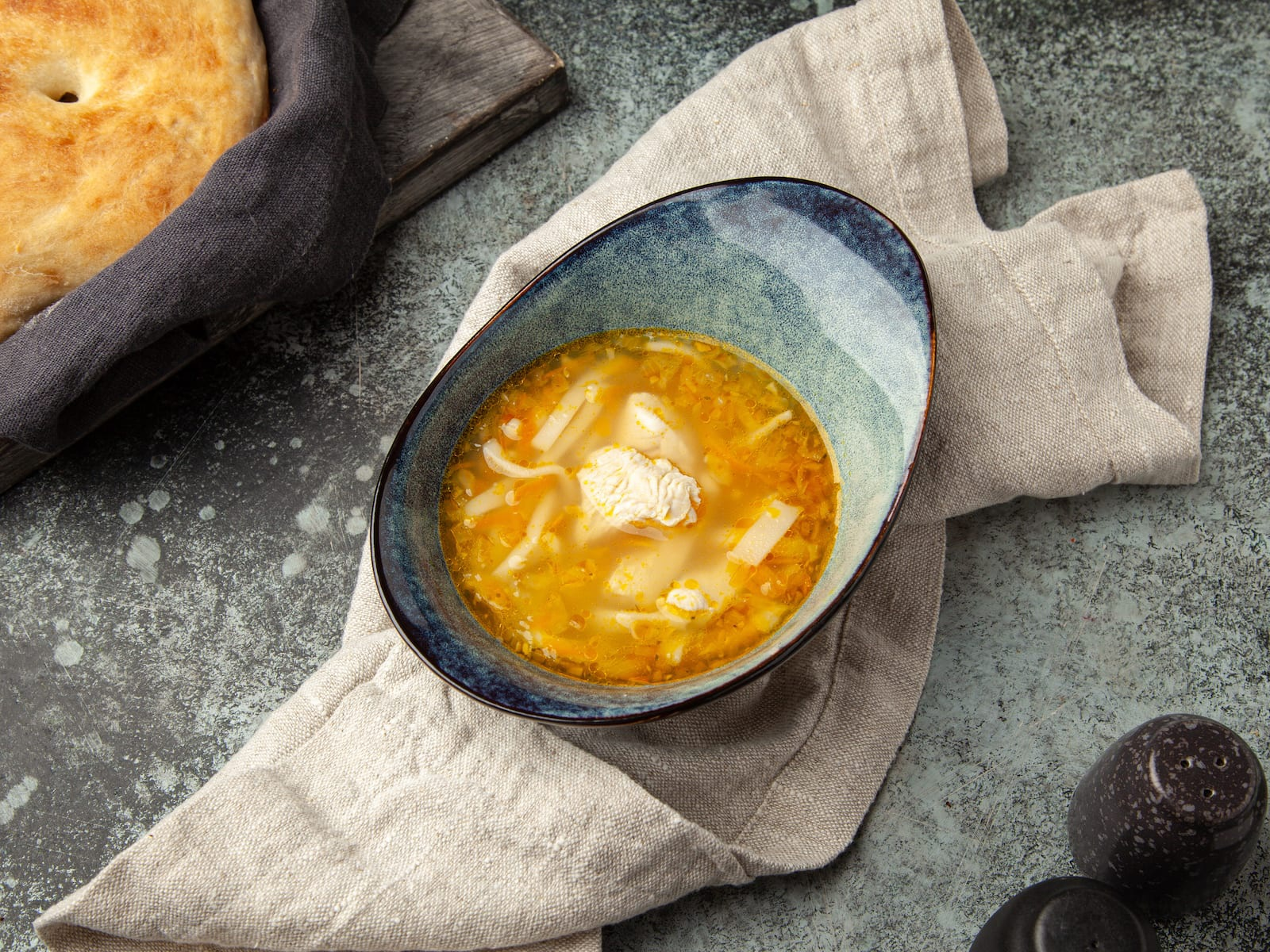 Куриный суп с домашней лапшой