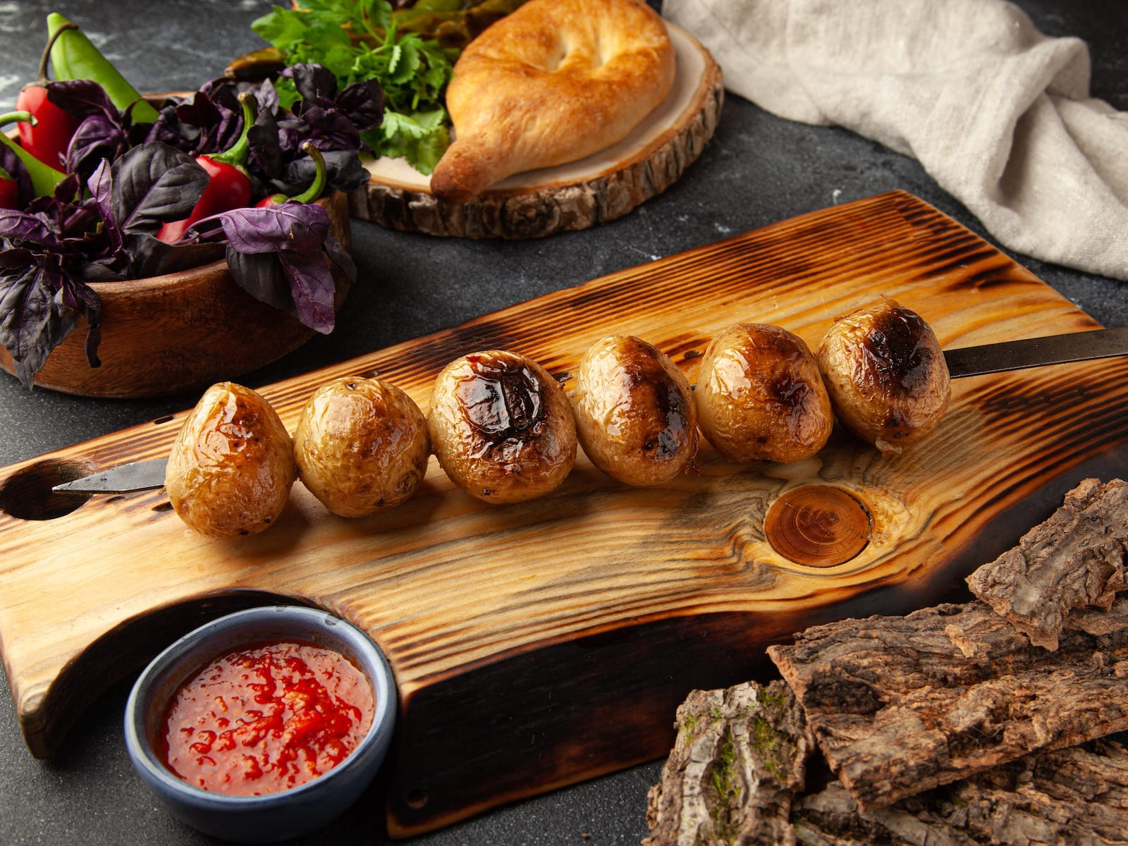 Молодой картофель на мангале