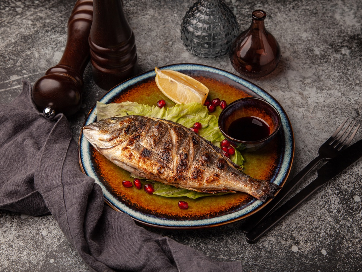 Дорадо на мангале