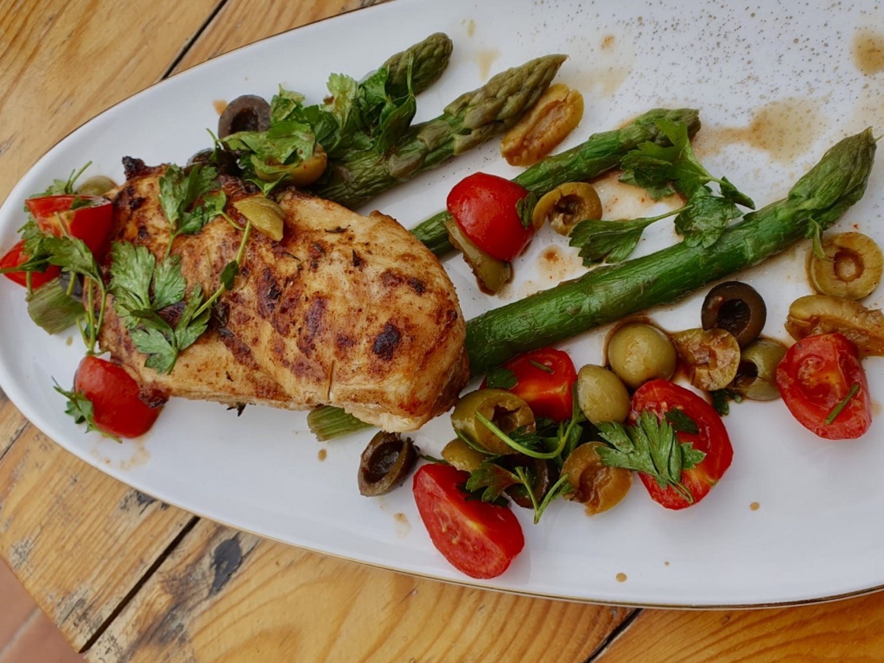 Куриная грудка гриль с томатно-оливковой сальсой