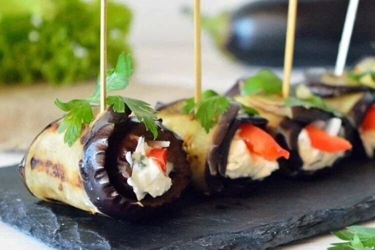 Рулетики с баклажана с нежным слив.кремом