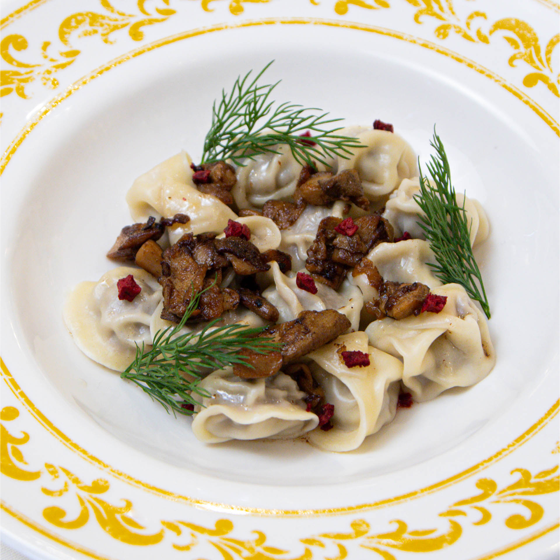 Пельмени с косулей и белыми грибами