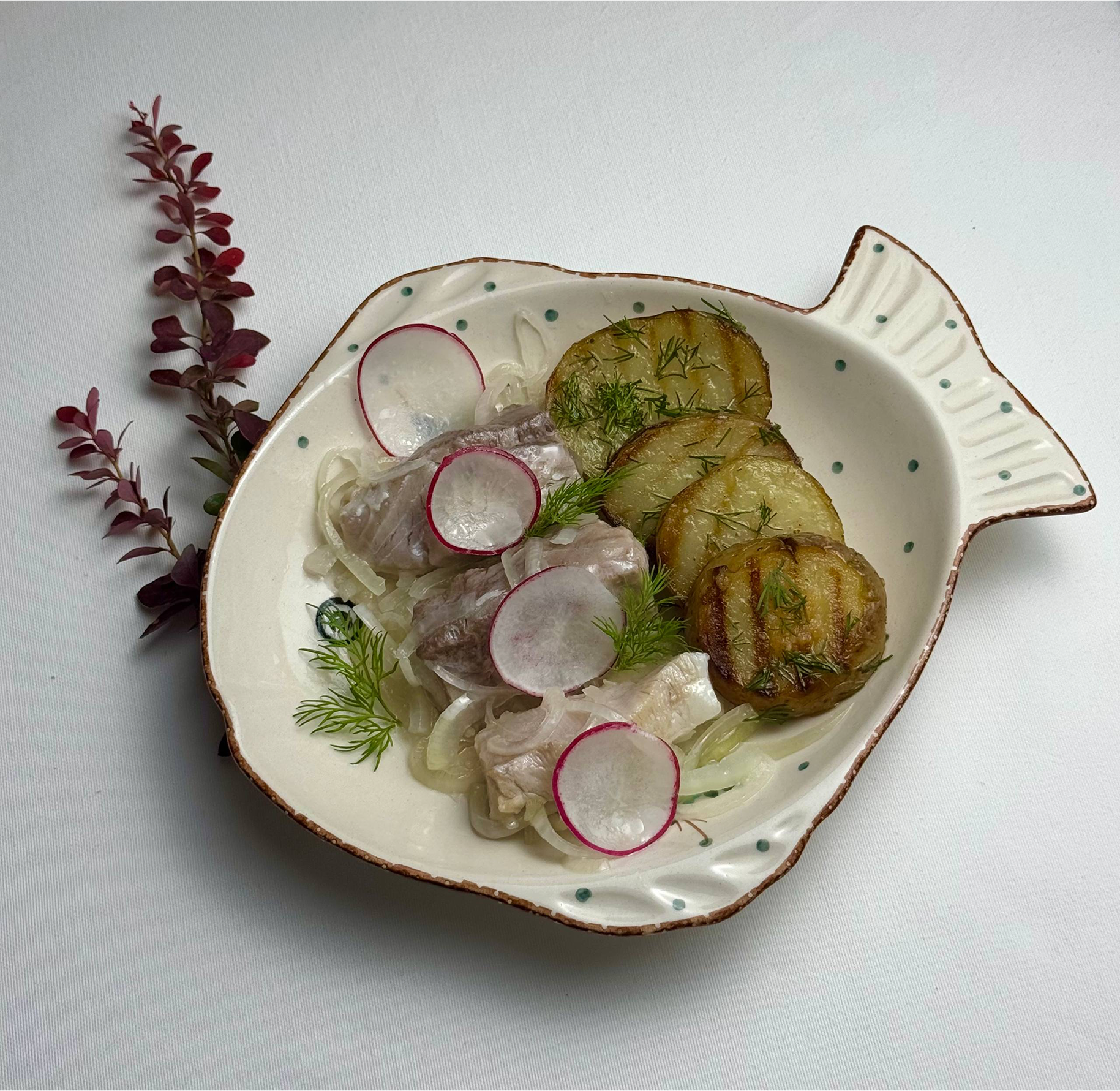 "Хе" из толстолобика с маринованным луком и редисом по дедушкиному рецепту