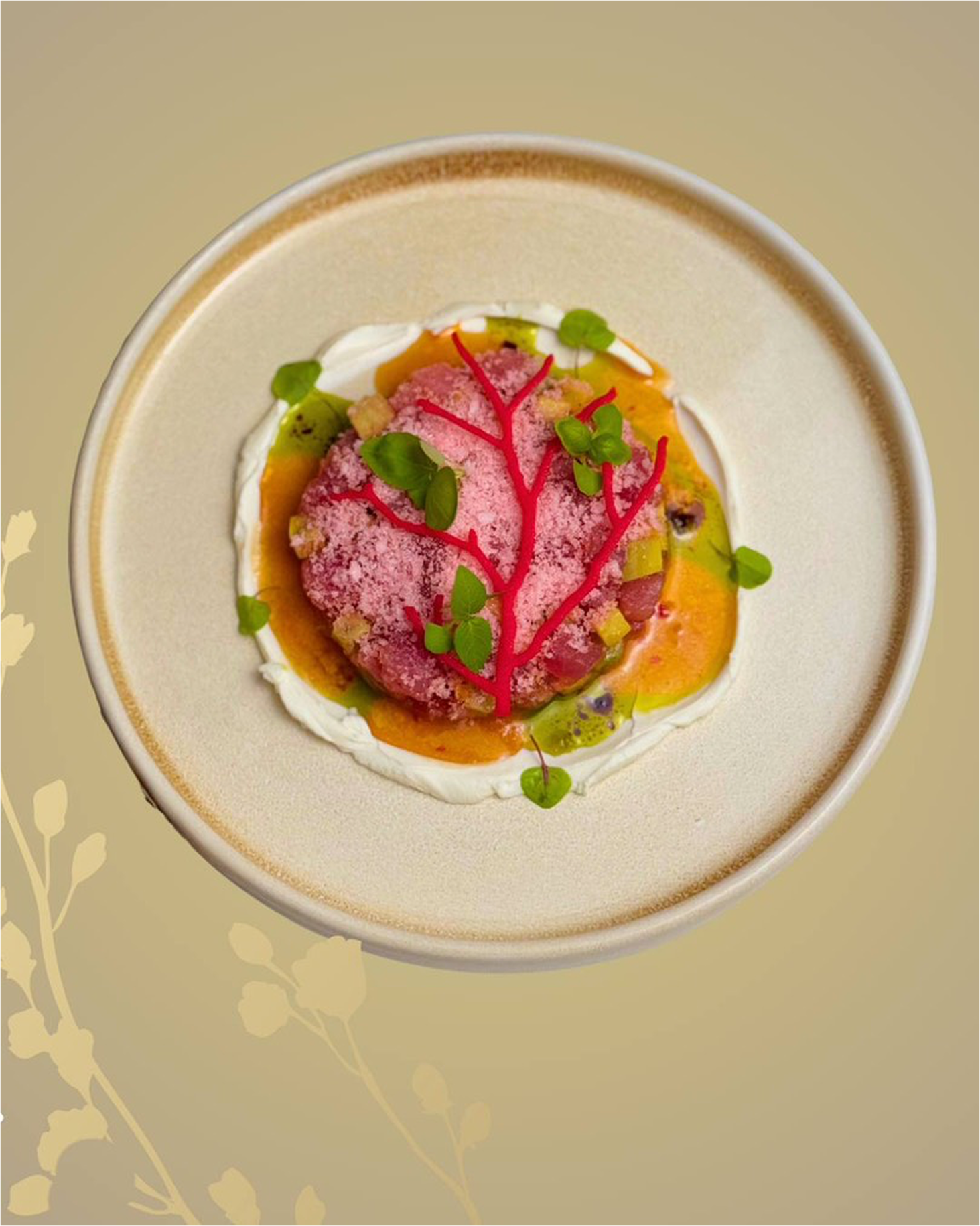 Тар тар из тунца с маринованным авокадо и хрустом из креветки