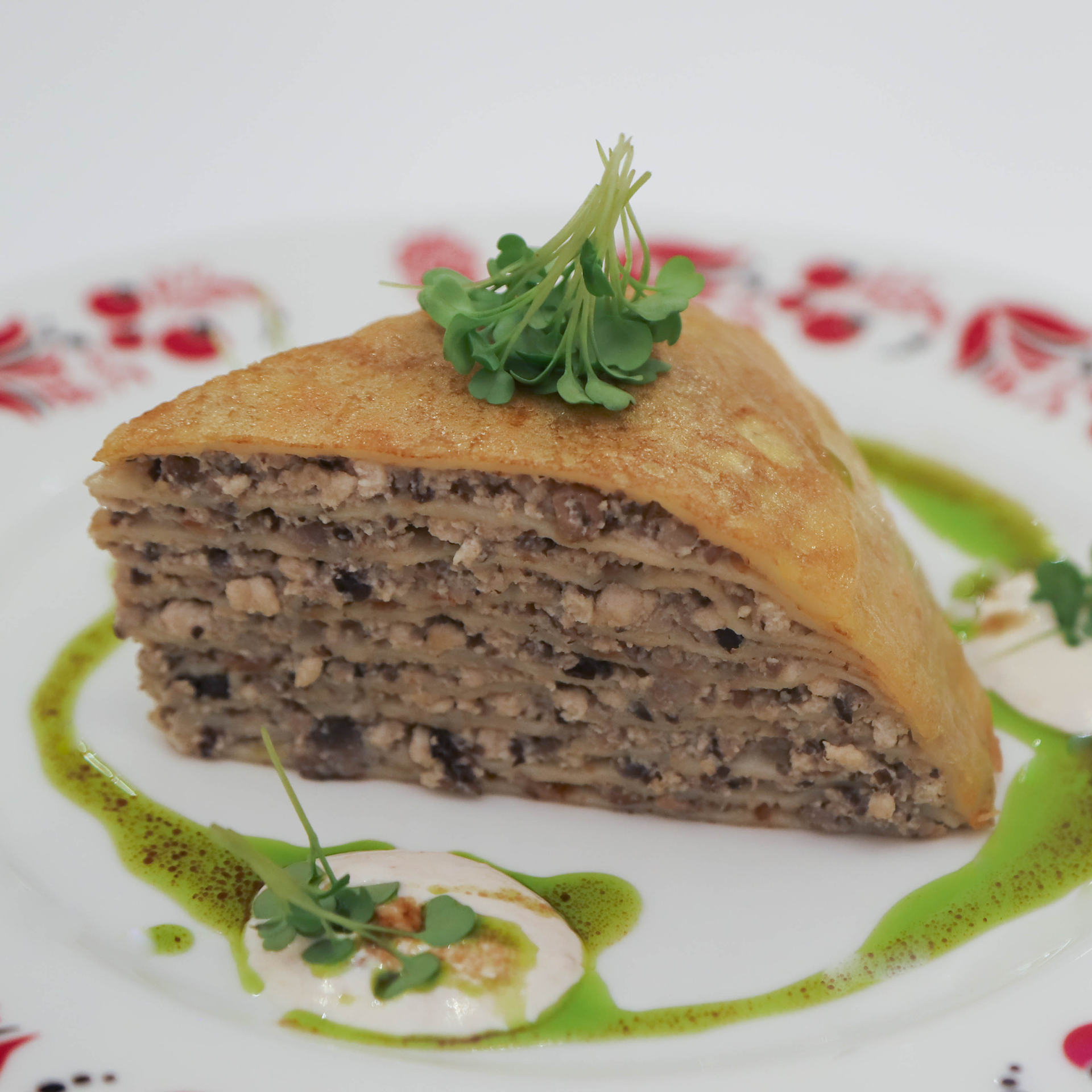 Курник с курицей и грибами со сметаной
