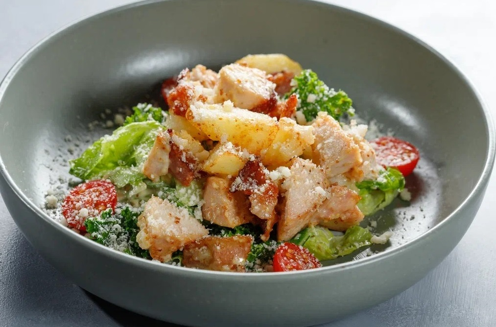 Салат тёплый с курицей