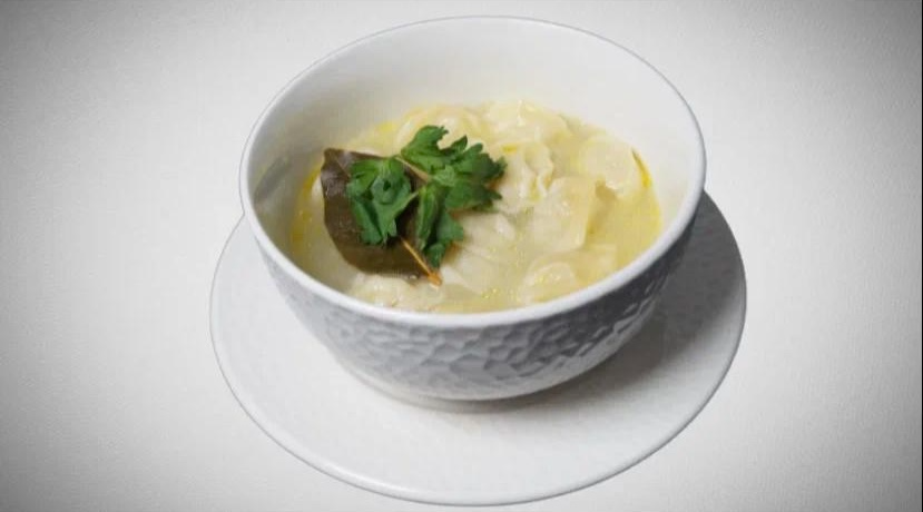 Пельмени с бульоном
