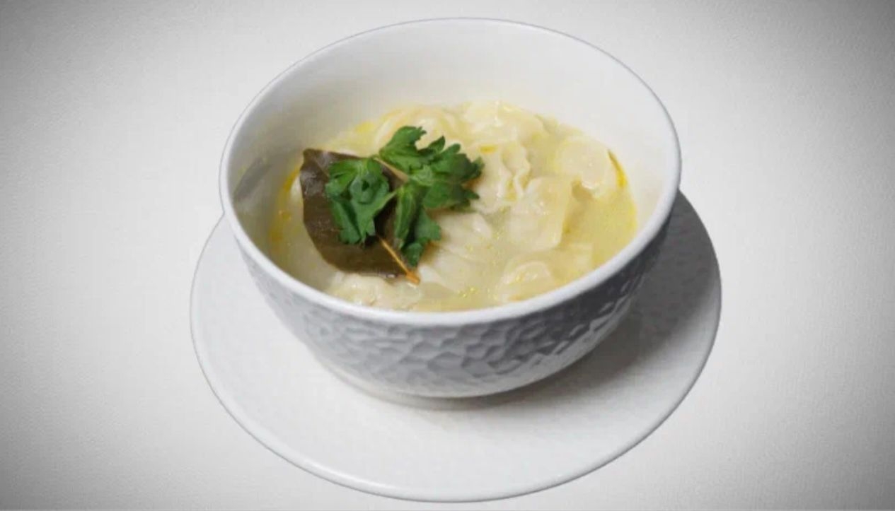 Пельмени с бульоном