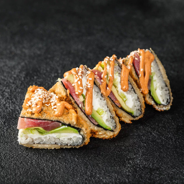 Онигири с тунцом