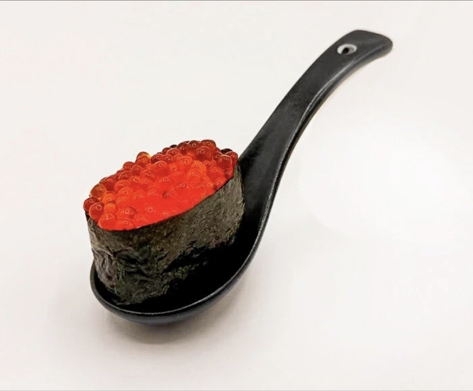 Гункан с красной икрой (2 шт) 4Р