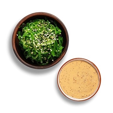 Салат Чука с ореховым соусом