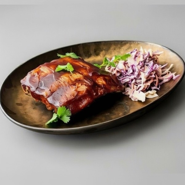 Ребра BBQ с салатом коул слоу