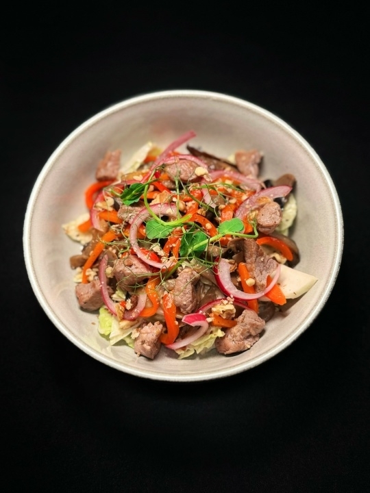 Теплый салат с бараниной