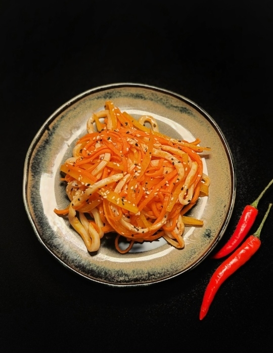 Салат с кальмаром и редькой дайкон 