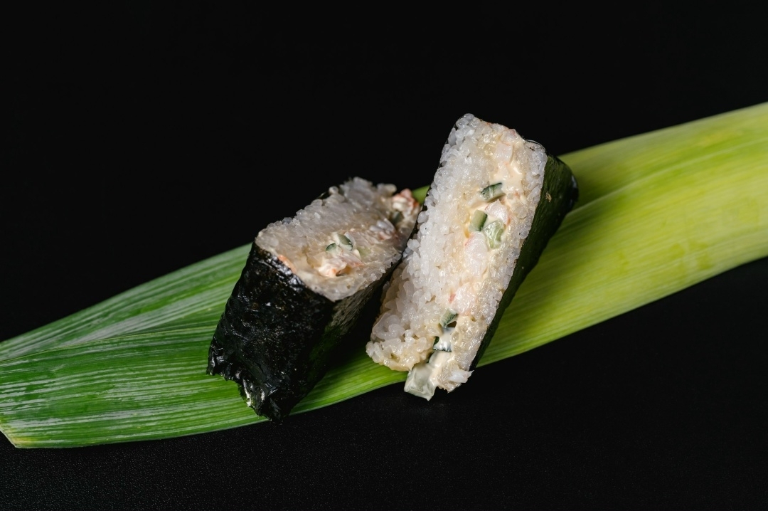 Онигири с креветкой