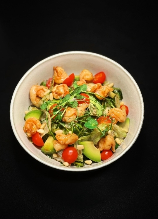 Салат с рукколой и креветкой 
