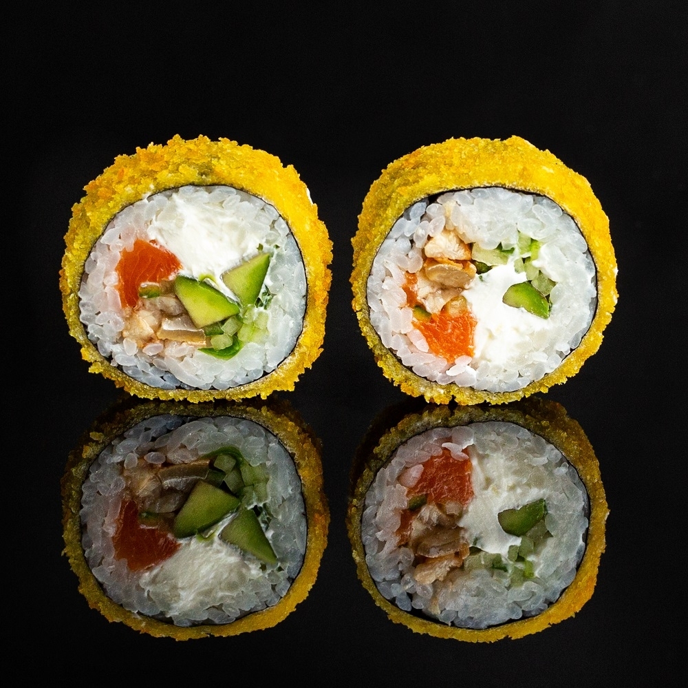 Горячий ролл с лососем